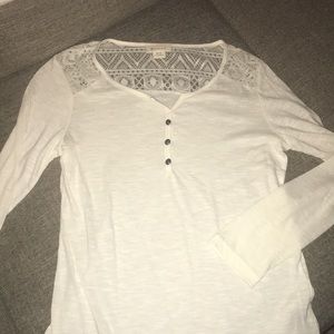 Ariat long sleeved tee with lace at shoulders.